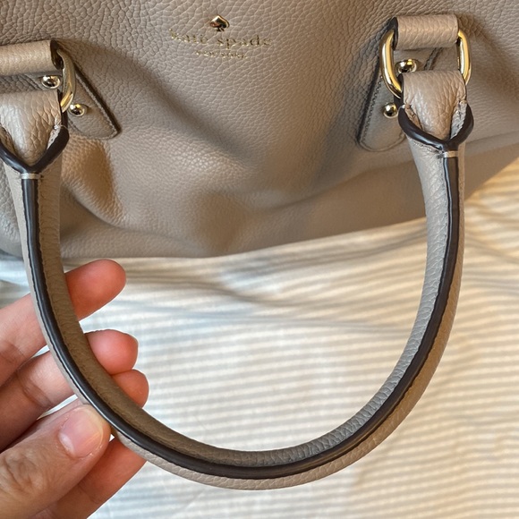 *SOLD* Kate Spade purse. More taupe in colour - Picture 3 of 10